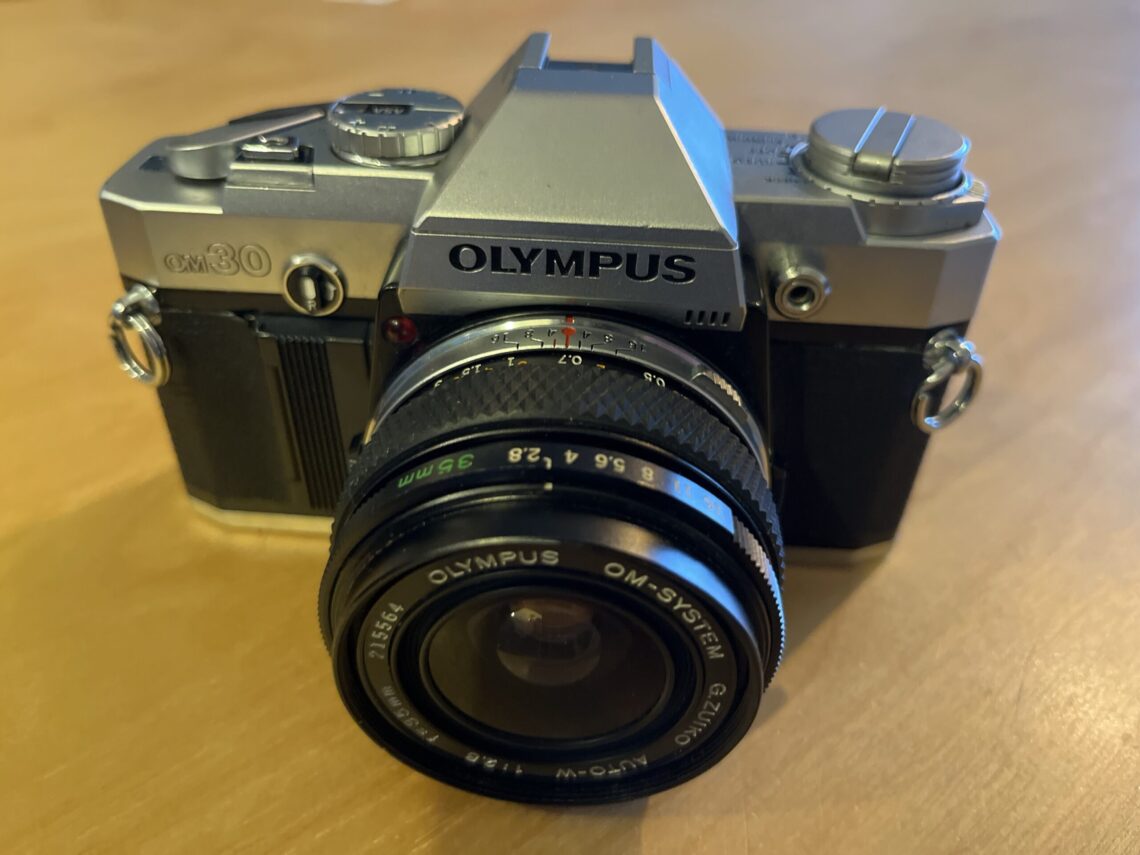 Olympus OM-30 : l’appareil photo argentique magique mais sous-estimé de la gamme OM 1 Olympus OM-30
