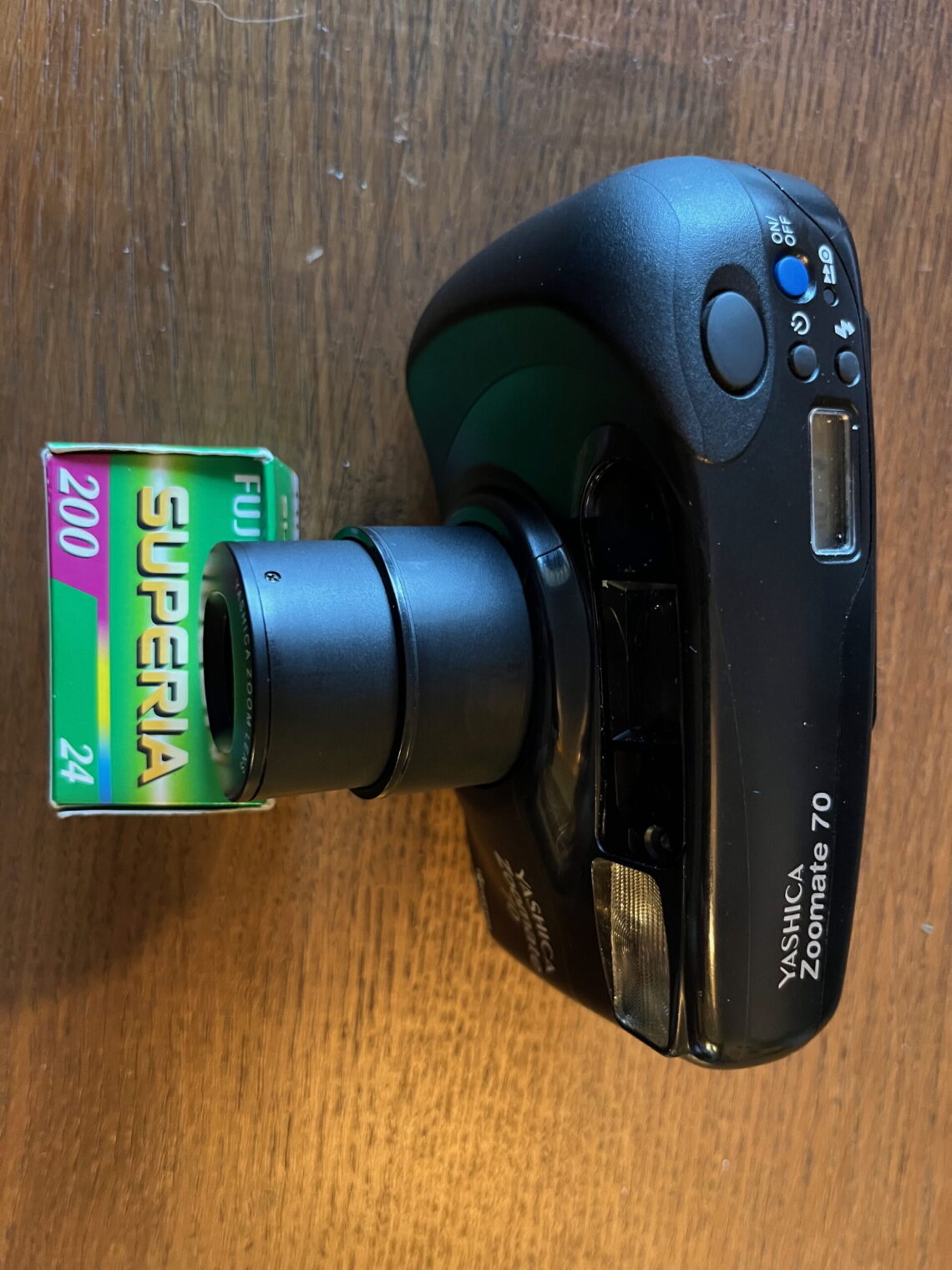 Yashica Zoomate 70 : le compact argentique discret et efficace 1 Yashica Zoomate 70
